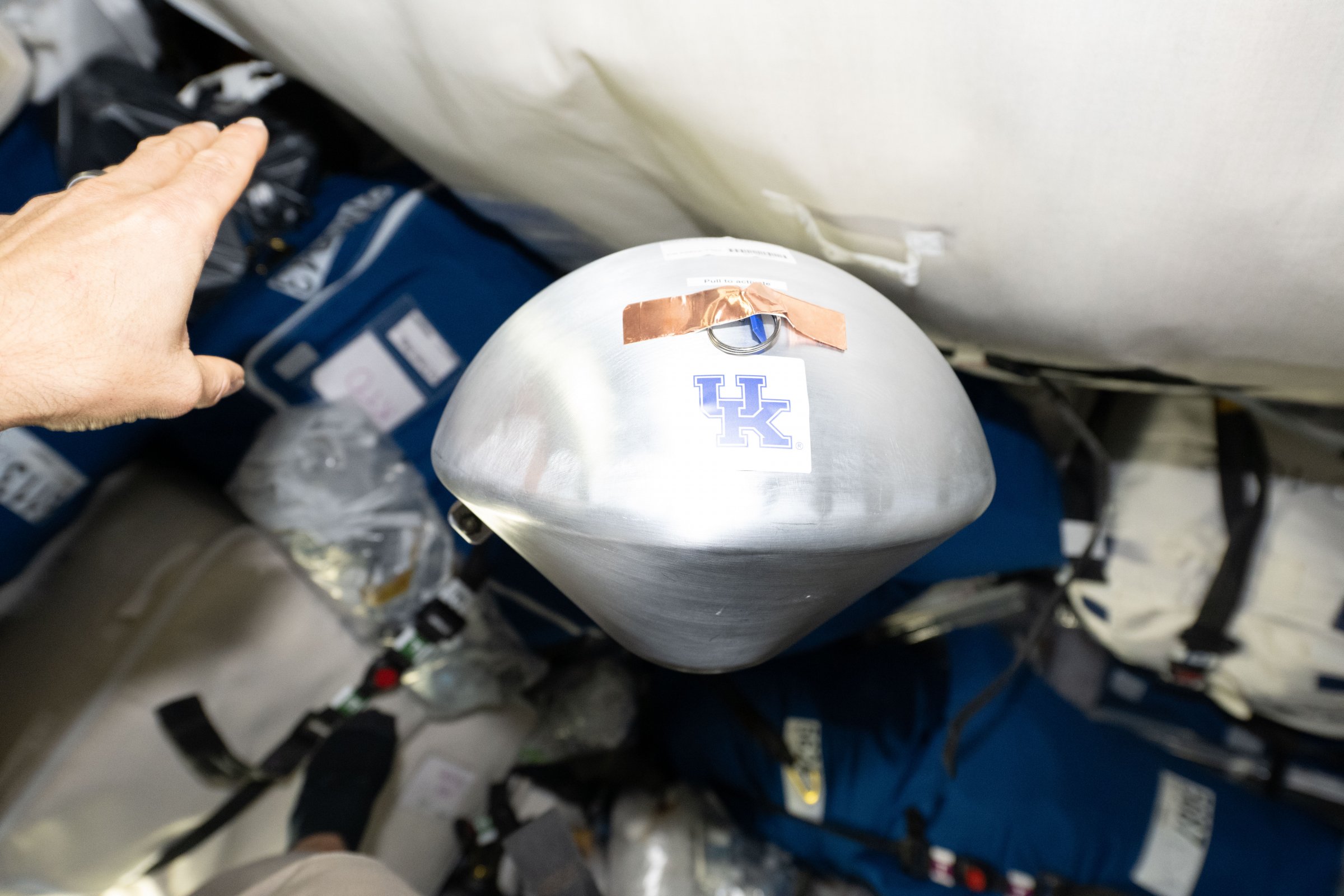 NASA 以太空貨運船再入任務測試 12 枚新型隔熱盾實驗艙