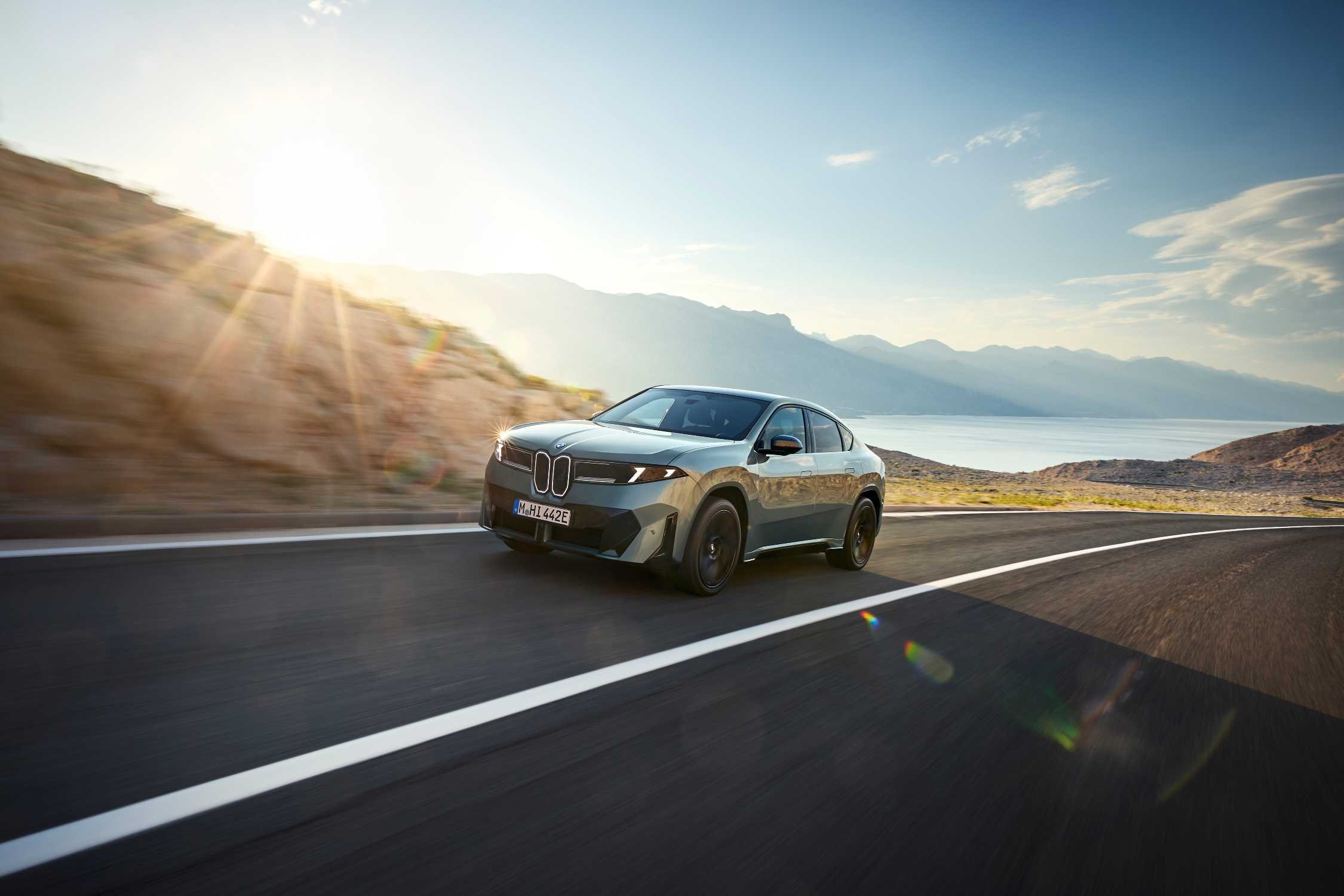 BMW 發表純電 iX4 跑旅，公布 800V 快充與美國售價